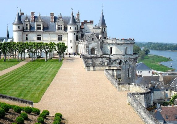 vacation_book's tweet photo. #France #Travel: Enjoy Wine &amp; Castles in Loire Valley

https://t.co/GXP6EgTh97

#Europe #LoireValley https://t.co/QVYUrOw3fw