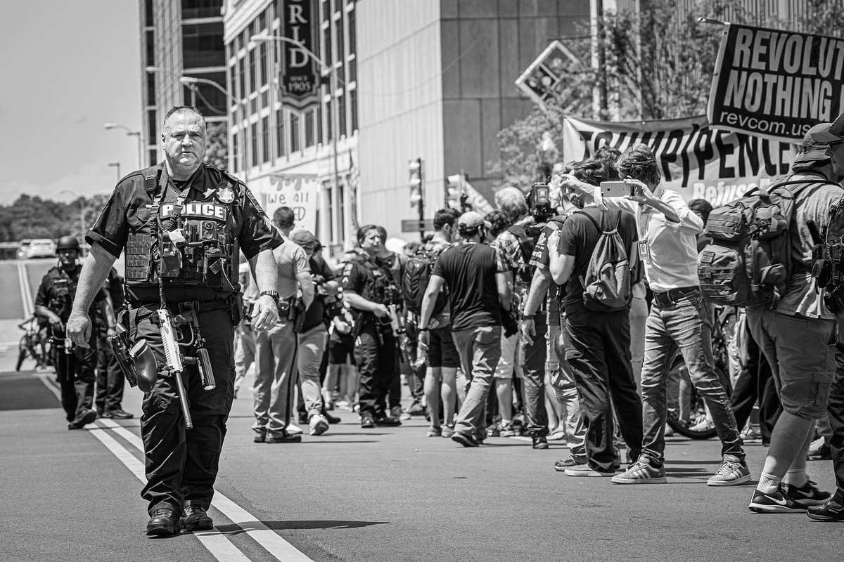 JWellerC's tweet photo. Trump supporters occupying the west side of Boulder Ave. along with BLM presence across the street and police and military in the middle. Tulsa, OK June 20, 2020
.⁣
.⁣
.⁣
.⁣
.⁣

📸 https://t.co/887njGevjj via https://t.co/oduBHTAyS7 https://t.co/baxsK66E1n