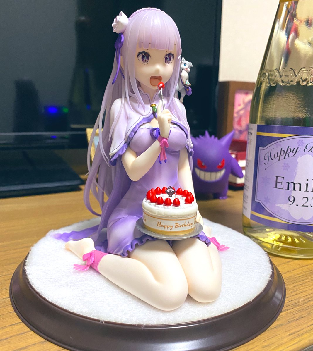 Kadokawaよりリゼロのエミリアのバースデーケーキver が届く Togetter