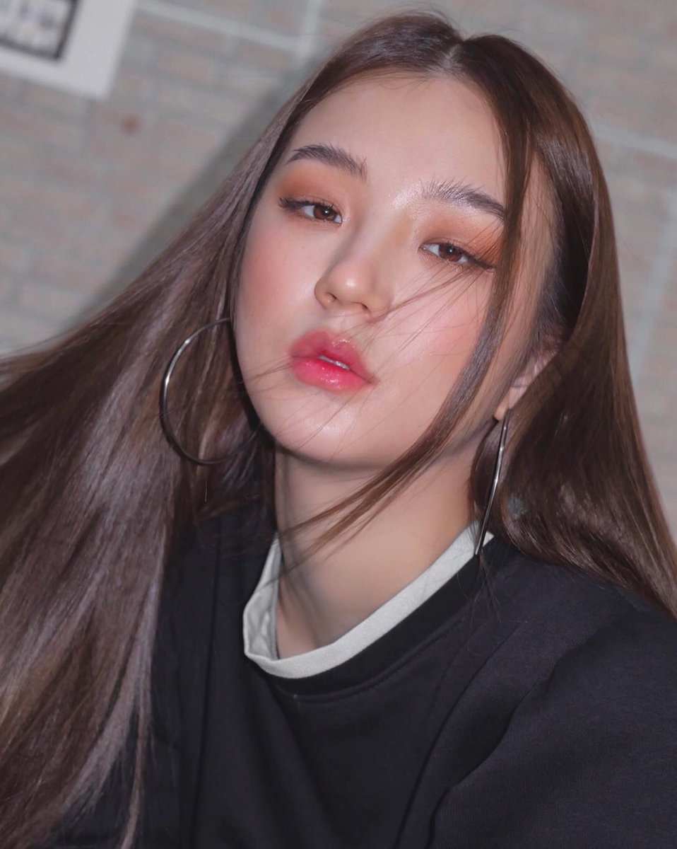 Kanyawee Songmuang (Thanaerng)21 Jul 1996Portfolio  https://www.youtube.com/playlist?list=PLCUIsYHYpxJMiieRFriStuw8BabN9eieCNext Gen