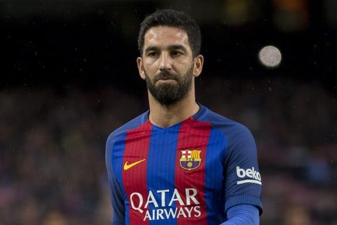 La dénaturation de l’équipe s’est ressentie avec le recrutement d’Ernesto Valverde resté pendant 2 ans et demi avec un jeu « équilibré »ou les recrutements tels que Paulinho, Vidal, Yeri Mina, Braithwate, Arda Turan qui n’avaient pas le profil requis.