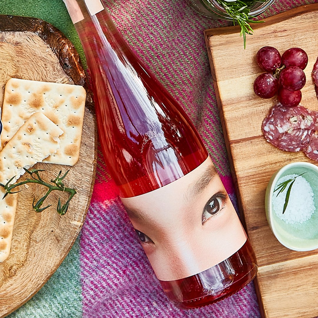 thedishpatch's tweet photo. With #EnglishWineWeek2020 in full swing, it's a great time to support independent wine producers, like @renegadeurbwine πβ Available on #dishpatch for delivery across the UK, we recommend snapping up their RosΓ© duo - the perfect cool down companion for this hot weather β βοΈ https://t.co/7bzGgkUxd7
