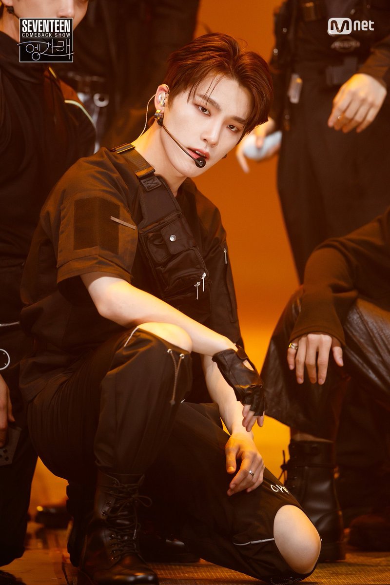 miraclechannie's tweet photo. this fit on him oh my god https://t.co/snppMk6yJI