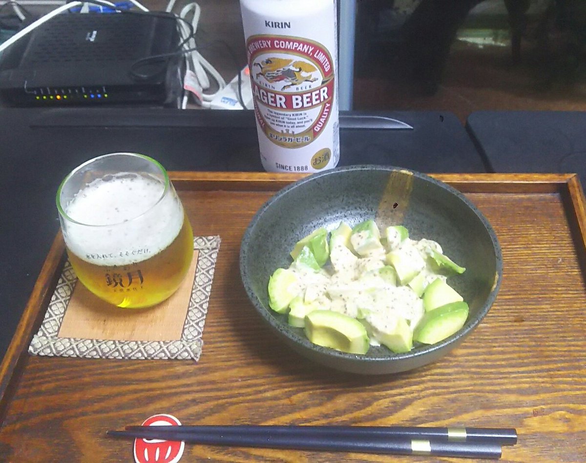 QarKI9dtJfbo8ZR's tweet photo. #晩酌
#宅飲み
#豚大根
#白菜 の煮浸し
#三つ葉
#アボカド のマスタードマヨネーズ掛け
#ビール
#新商品 #AsahiTheGold
#おうちごはん
#おかわり
#料理
冷凍庫の底から鏡月のグラスが出てきました。 https://t.co/EHwq3somVJ