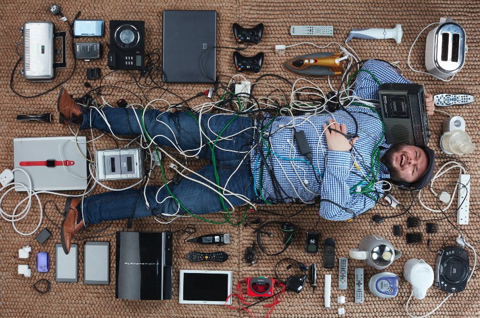 recycleelectric's tweet image. We’ve teamed up with photographer @GreggSegal to show a bird’s eye view of electrical waste in UK homes.

Join the thousands already bagging up their old electricals ready for recycling at: ow.ly/4PXH50AecAf

#RecycleYourElectricals #HiddenTreasures #Dontbinitbagit