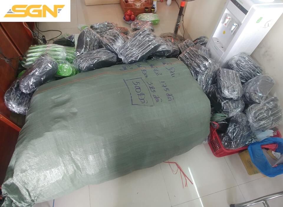 ExpressSgn's tweet photo. #SGNExpress 0896640009 #guihangdimy #guihangdicanada #guihangdiuc #guihangdimalaysia #guihangdinuocngoaigiare #guihangdinuocngoai #guihang #Vietnam #vietnampost #USAPost #Express #dhlexpress #upsexpress #fedex #fedextruck #fedexdriver #viettelpost #followforfollowback https://t.co/kMAtad8M2k