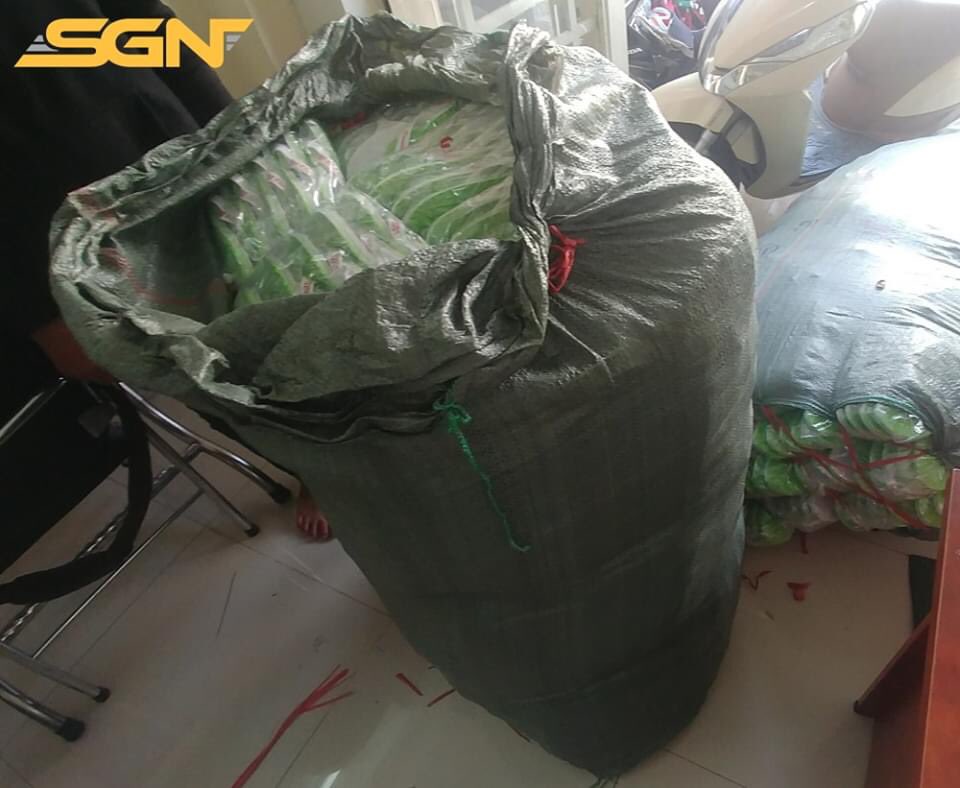 ExpressSgn's tweet photo. #SGNExpress 0896640009 #guihangdimy #guihangdicanada #guihangdiuc #guihangdimalaysia #guihangdinuocngoaigiare #guihangdinuocngoai #guihang #Vietnam #vietnampost #USAPost #Express #dhlexpress #upsexpress #fedex #fedextruck #fedexdriver #viettelpost #followforfollowback https://t.co/kMAtad8M2k