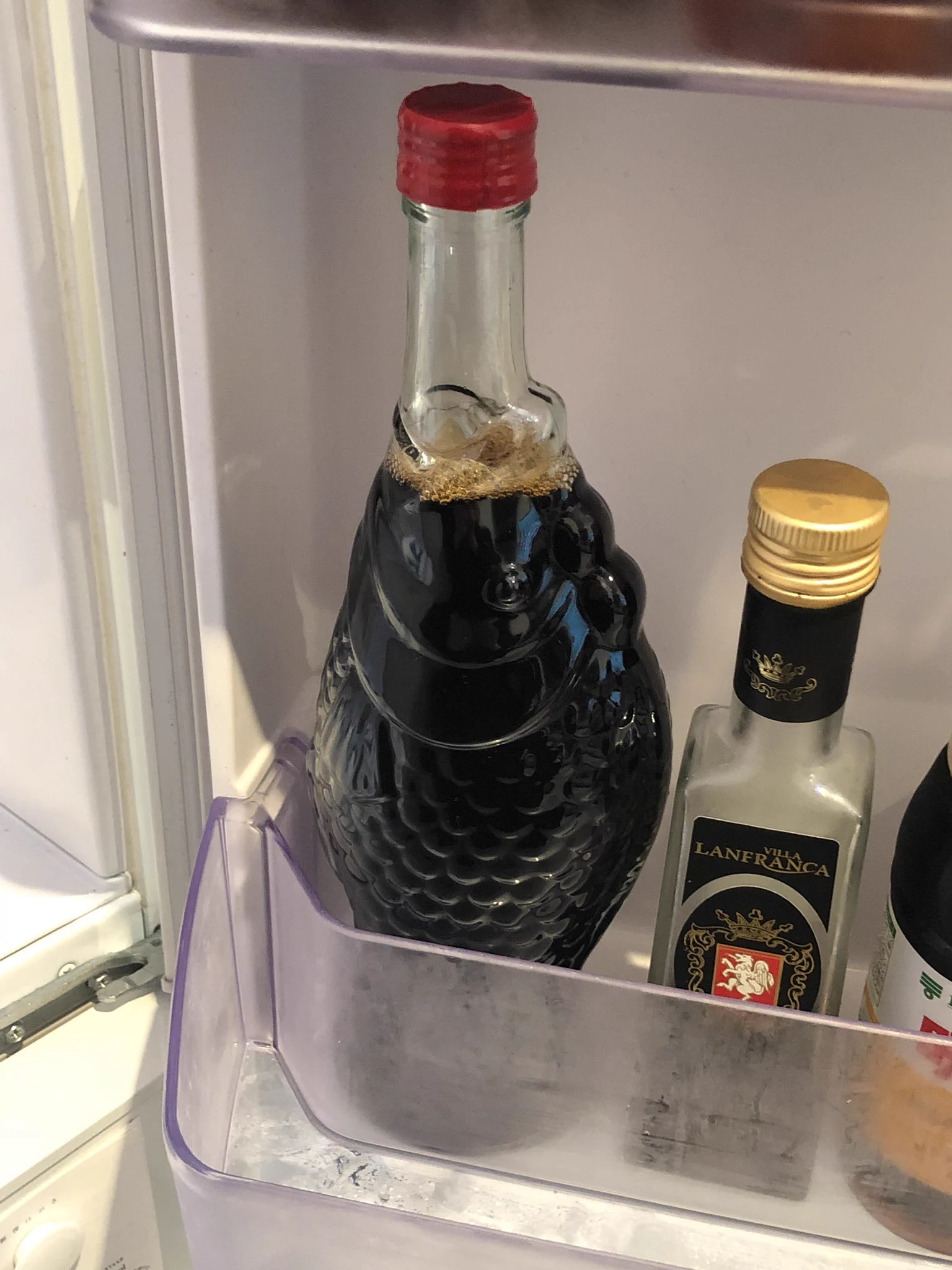 家に帰ったらワインボトルに醤油が入っていた。間違えて飲むわｗｗ