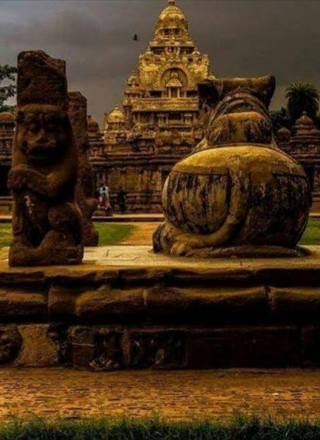 DWARKA - One of the 7 holy cities in India. It literally means “Gateway to the Supreme” or “City of gates.” The divine architect, Vishwakarma himself built it. https://twitter.com/VandanaJa...