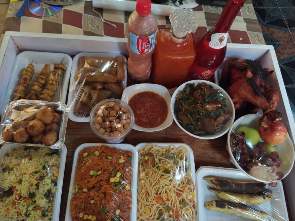 cravingsbyBouqi's tweet photo. Good morning Royalties.
Our gold tray is ready for delivery.
Location:Ibadan 
Price:#30,000.
Please retweet.
Send a dm or WhatsApp 08159266765,08132066392. https://t.co/38yIWc7kmZ