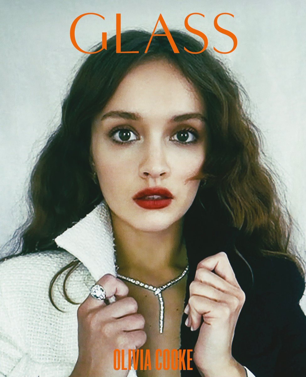 glassmagazine's tweet image. The utterly amazing #OliviaCooke graces the cover of the Shine issue, out this Friday, wearing @CHANEL and @Bulgariofficial. The first remote shoot for Glass – three people, miles apart...
📷 Nick Thompson
👚 Katie Felstead
#Summer #TheGlassMagazine