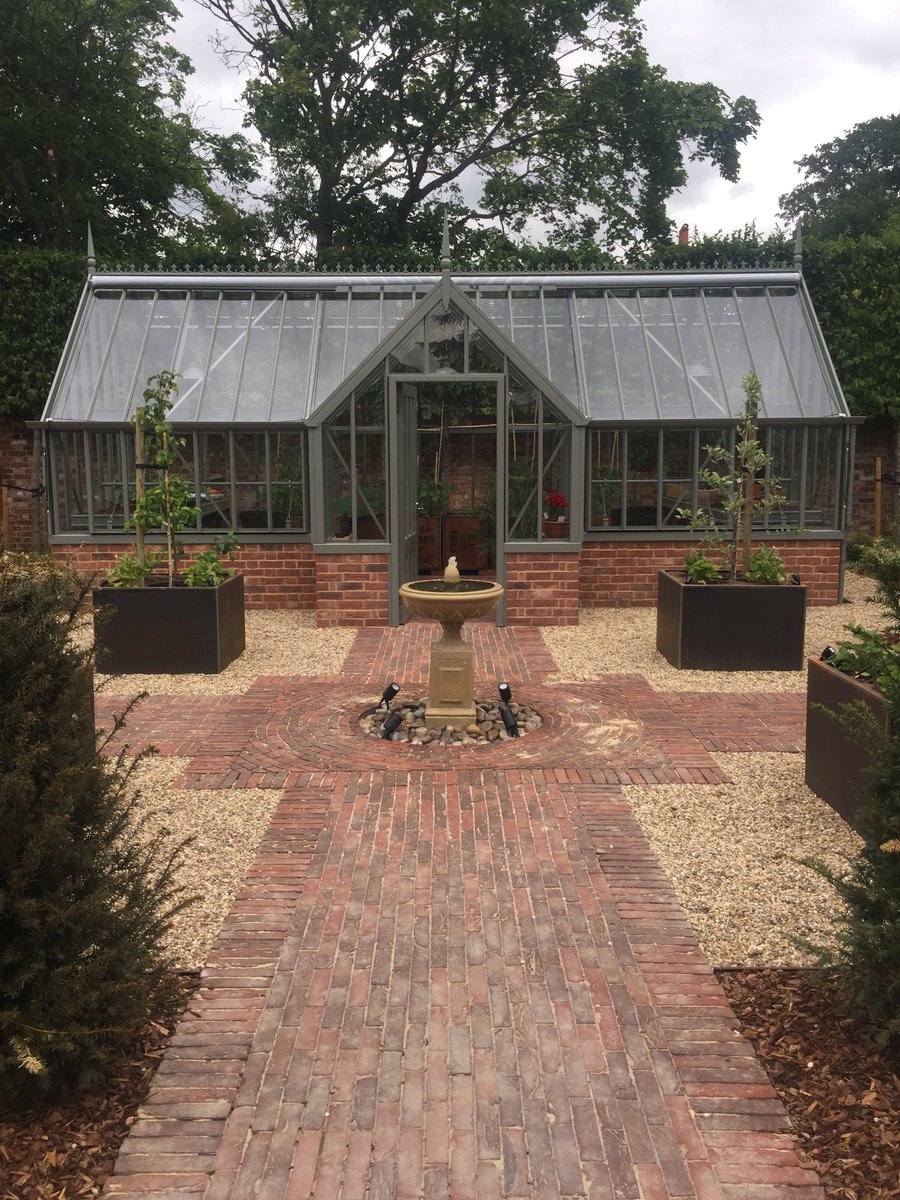 llevelogd's tweet photo. Kitchen garden near Maldon, Essex now complete. A beautiful @Alitex greenhouse dominates this traditional garden. Dorset Antique pavers from @ChelmerValley and water feature from @chilstone

#gardendesign #kitchengarden https://t.co/kqcaNJuFTP