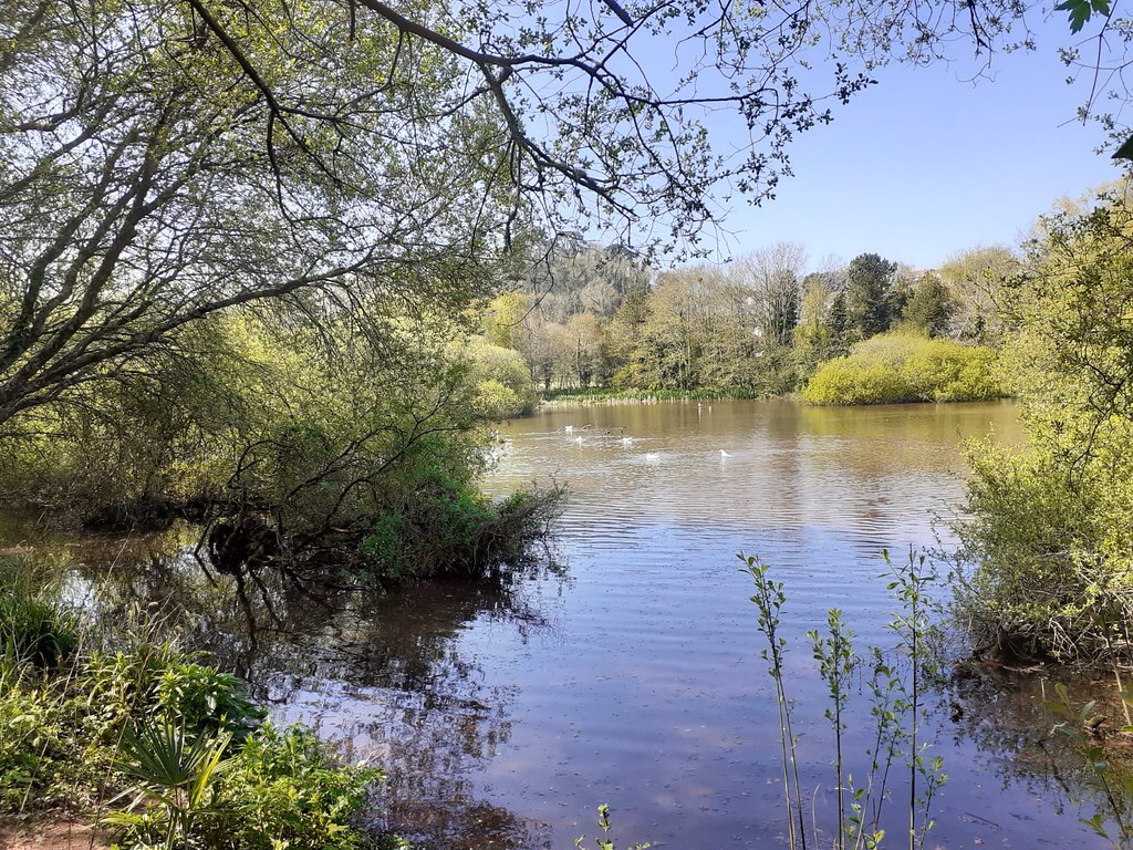 DevonRamblers's tweet photo. Great weather for walking - blue skies and sunshine. Here's some ideas of lovely places to walk from our @DevonRamblers - #Instow, Pew Tor, Clennon Lakes near #Goodrington and Blackpool Sands. @RamblersGB https://t.co/JrcC7FpqDI
