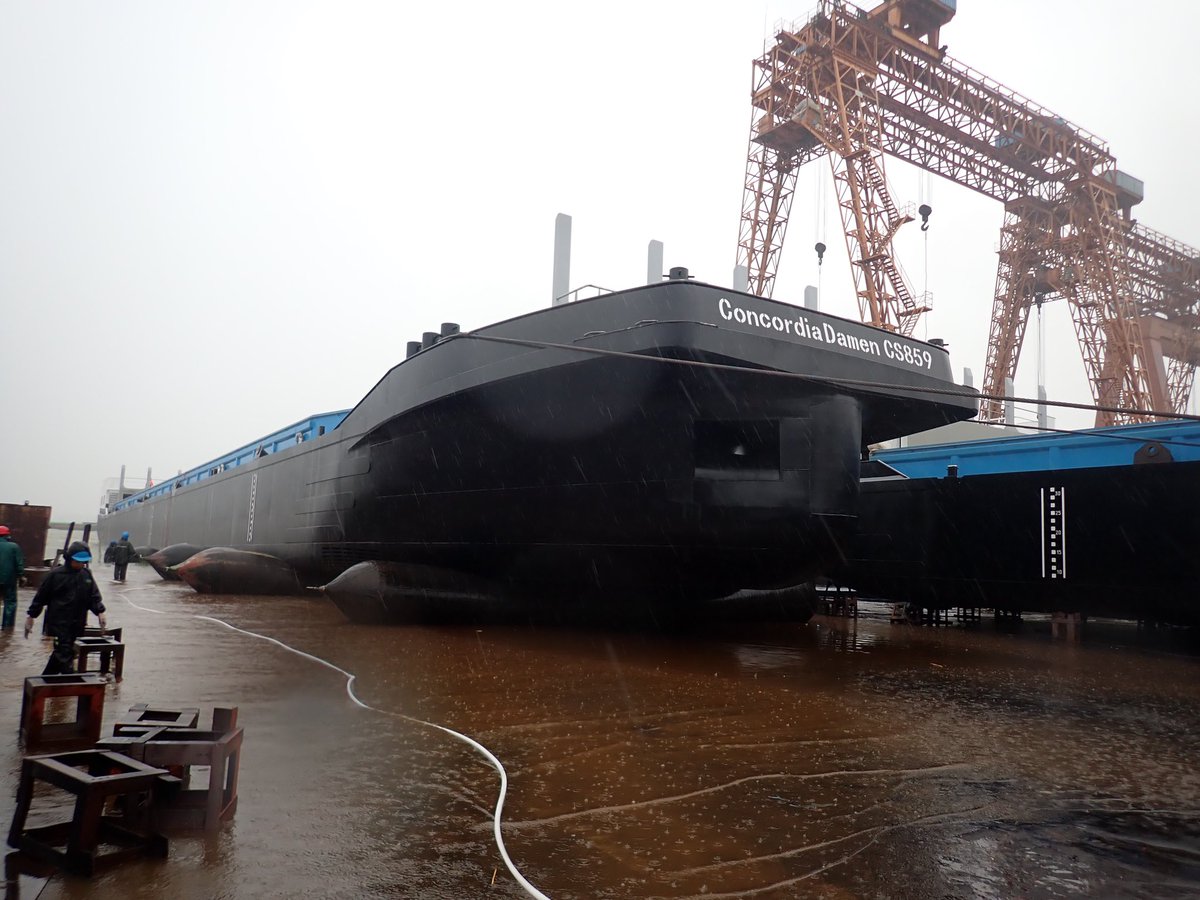 NCCO2020's tweet photo. De casco s van de DBMax schepen zijn te water gelaten in China #binnenvaart rocks! Volgende week gaan ze het zee schip op. Naar #Nederland @BCTN1987 #nedcargo @BLN_tweets https://t.co/2m7SndwOaa