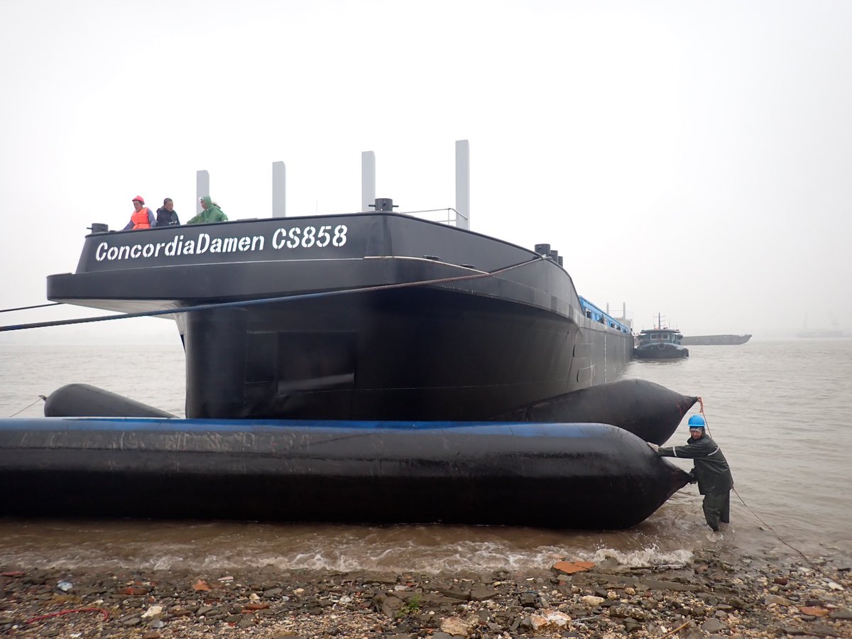 NCCO2020's tweet photo. De casco s van de DBMax schepen zijn te water gelaten in China #binnenvaart rocks! Volgende week gaan ze het zee schip op. Naar #Nederland @BCTN1987 #nedcargo @BLN_tweets https://t.co/2m7SndwOaa