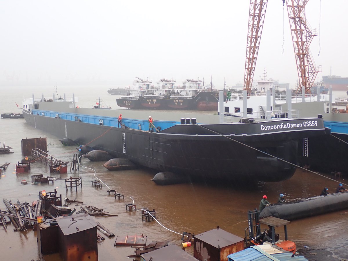 NCCO2020's tweet photo. De casco s van de DBMax schepen zijn te water gelaten in China #binnenvaart rocks! Volgende week gaan ze het zee schip op. Naar #Nederland @BCTN1987 #nedcargo @BLN_tweets https://t.co/2m7SndwOaa