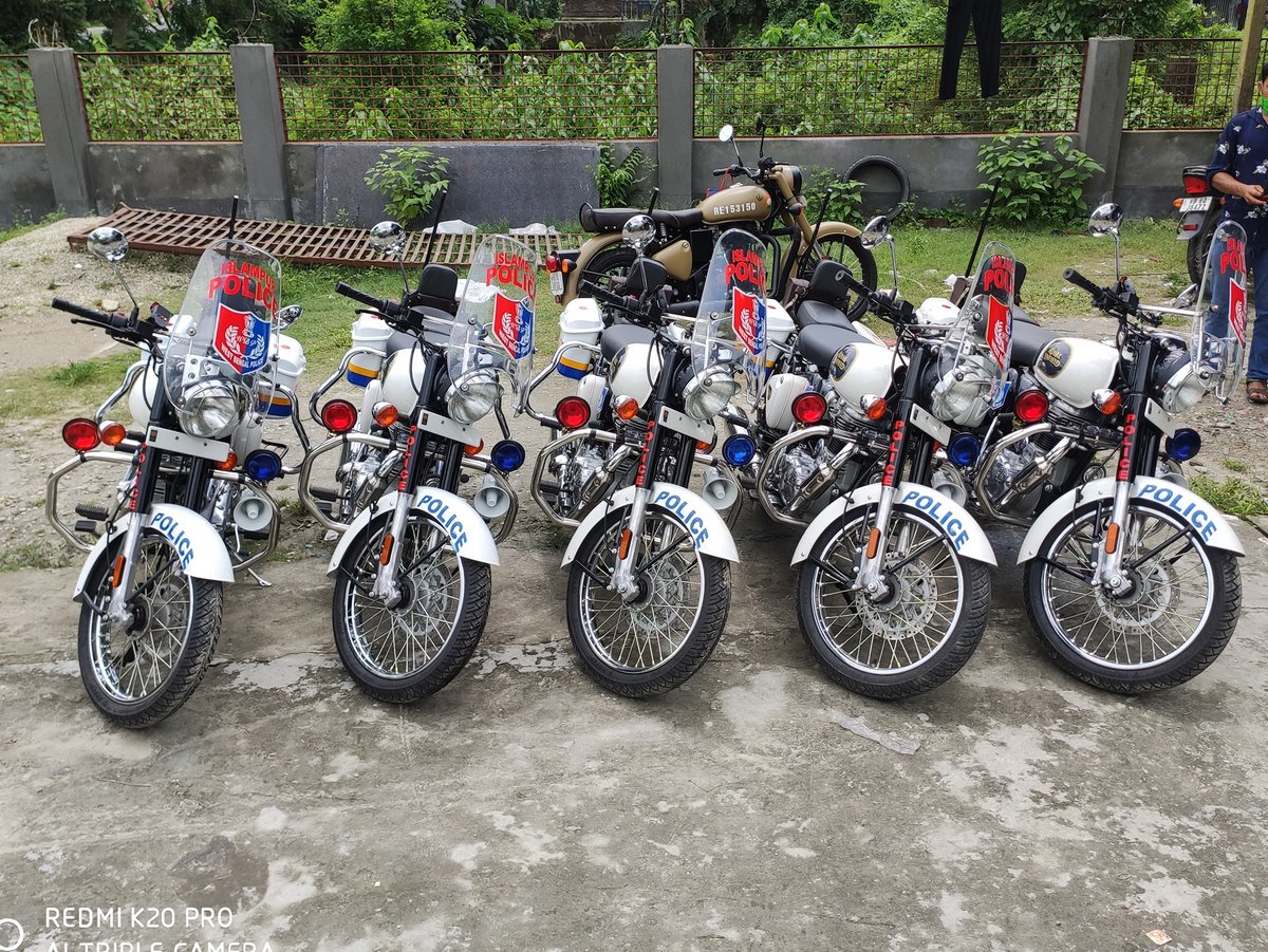 IslampurD's tweet photo. Five Royal Enfields fully equipped with siren, public address system, first aid box and sufficient storage space have been added to our fleet. These motorbikes will be used by the Traffic police for highway patrol, town patrol and other duties for better policing #beprepared👮 https://t.co/oqssOwbiwX