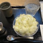 頭が混乱する？!山盛りの白菜にしか見えないシャインマスカットのかき氷!