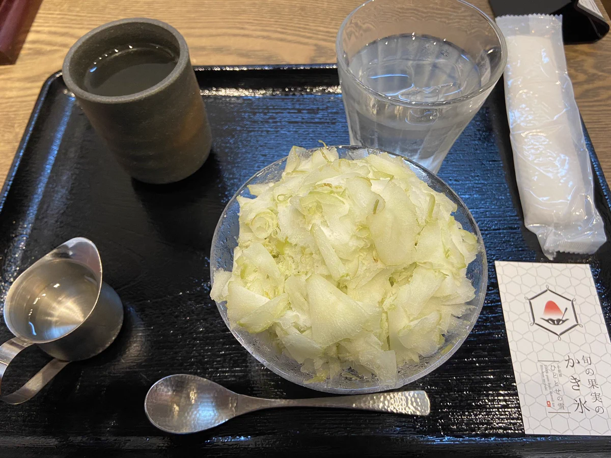 頭が混乱する？www山盛りの白菜にしか見えないシャインマスカットのかき氷www