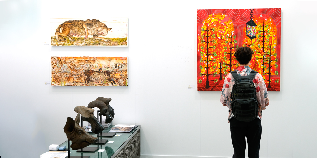 ArtMadridferia's tweet photo. Otro de los expositores que se estrenó este año en #ArtMadrid20 es la galería parisina @galerielj, con una propuesta expositiva poco convencional integrada por @aschoultz #QuentinGarel y #MuPan. Ahora puedes revivir esta experiencia gracias al tour 360º→
https://t.co/kyyqbsf40g https://t.co/M1sd7cVJ3a