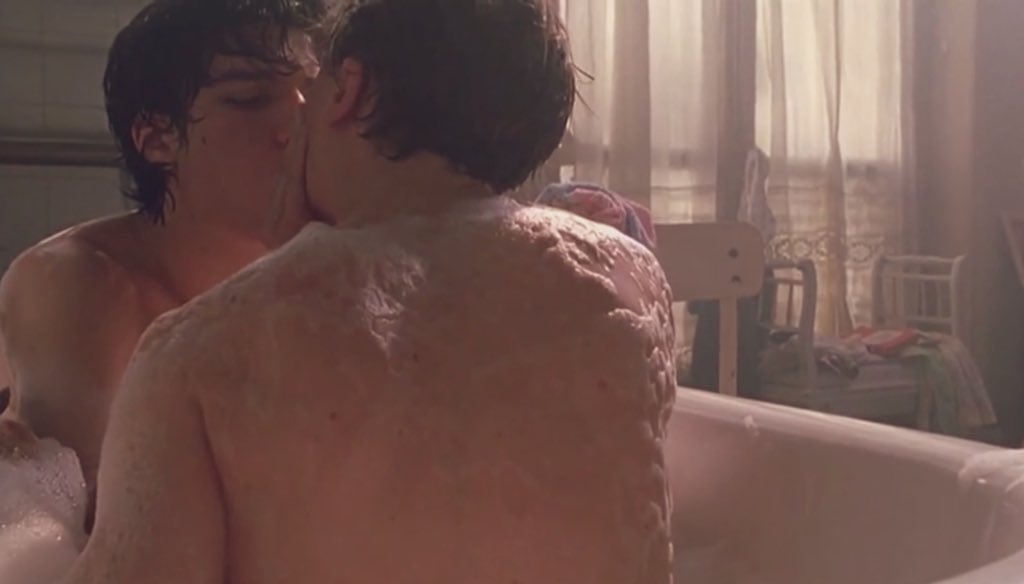 hanangreview's tweet photo. #Thedreamers 2003 บางคนบอกว่าเหมือนหนังโป๊จัดจ้านเรื่องหนึ่งที่กล่าวถึงวัยรุ่น3คนในช่วงการประท้วงรุนแรงในฝรั่งเศษ ยุค60s แต่สำหรับเราหากลองคิดดูดีๆแล้ว หนังแฝงไปด้วยแนวคิดมากมายทั้ง อุดมการทางการเมือง เสรีภาพ เซ็กส์ ความปลดปล่อยทางเพศ เชื่อว่าทุกคนจะชอบ #movietwit #รีวิวหนัง https://t.co/JnMlt3zm42