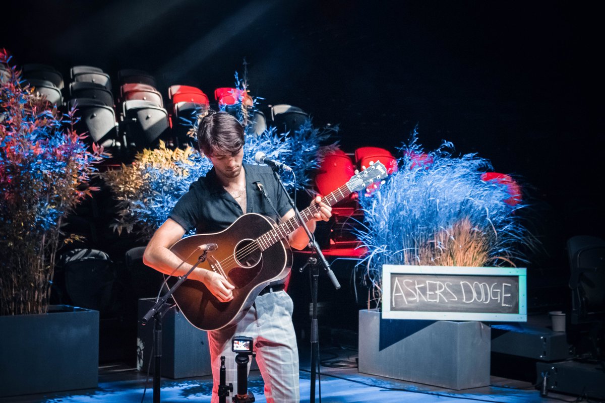 ESMD_Berlin's tweet photo. Wir sind begeistert von Greg Thompson, dem Leadsänger von @AskersDodgeBand. 🥰Falls ihr die East Side Music Session mit ihm noch nicht gesehen habt, dann holt das doch gleich auf unserem YouTube-Kanal nach. 😉

👉 Zum YouTube-Kanal: https://t.co/ehIVWTkAJk https://t.co/QsxTfbr0LC