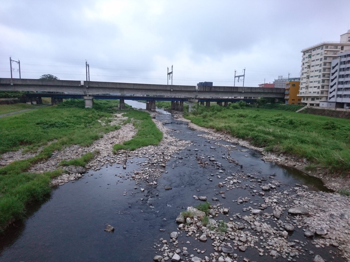 Kenpapa 広瀬川は渇水のまま 霧雨じゃ水増えないね ここは鮎釣りポイントだけど この水量じゃ Kenpapa 広瀬川は渇水のまま 霧雨じゃ水増えないね ここは鮎釣りポイントだけど この水量じゃ