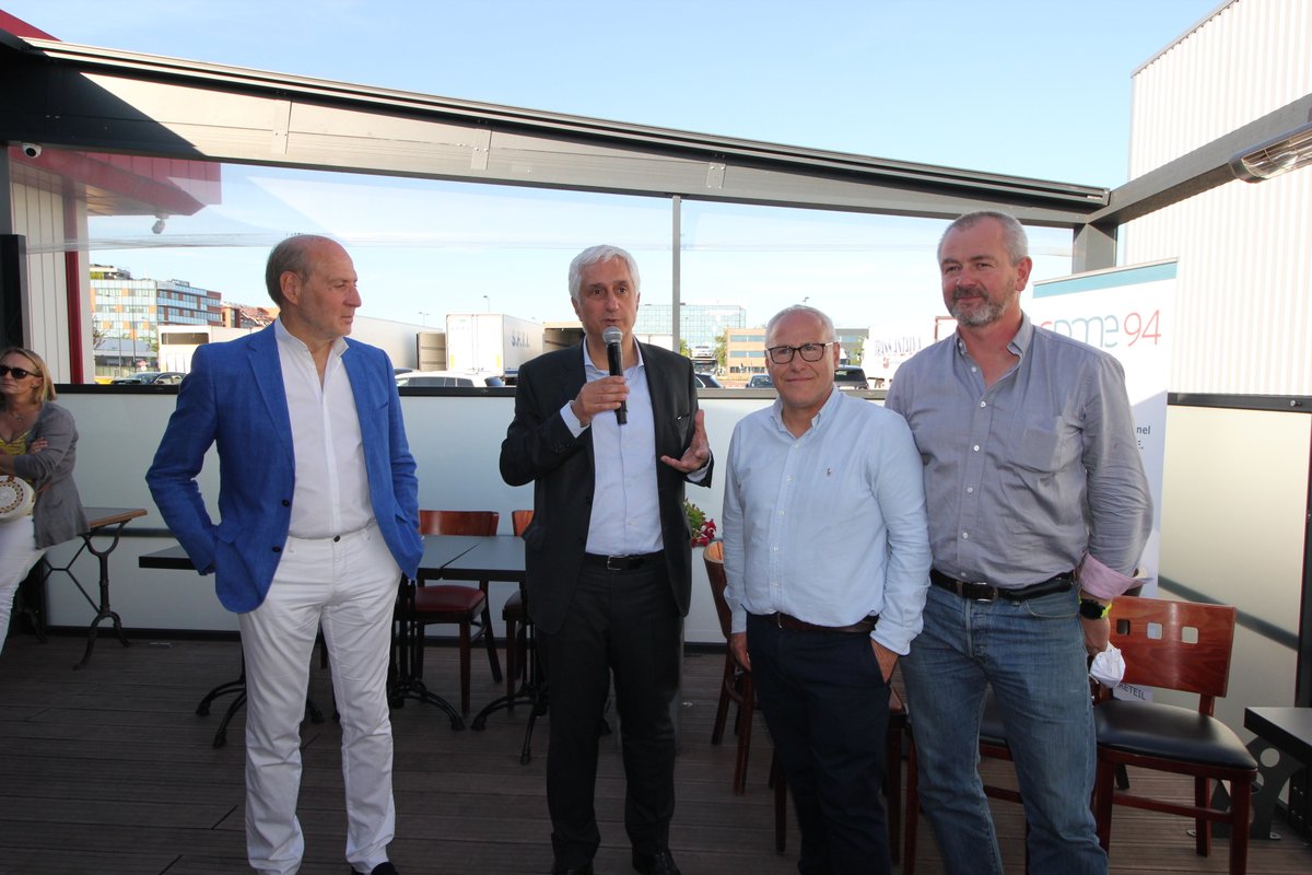 cpme94's tweet photo. Soirée de présentation de nos nouveaux adhérents aux resto #LesVendanges @marchederungis ! Merci à @jjbridey94260 qui a accepté de répondre sans filtre aux questions de nos adhérents et à @slayani pour sa présence et son accueil sur le plus grand marché de produits frais au monde https://t.co/fvawYt1dcJ