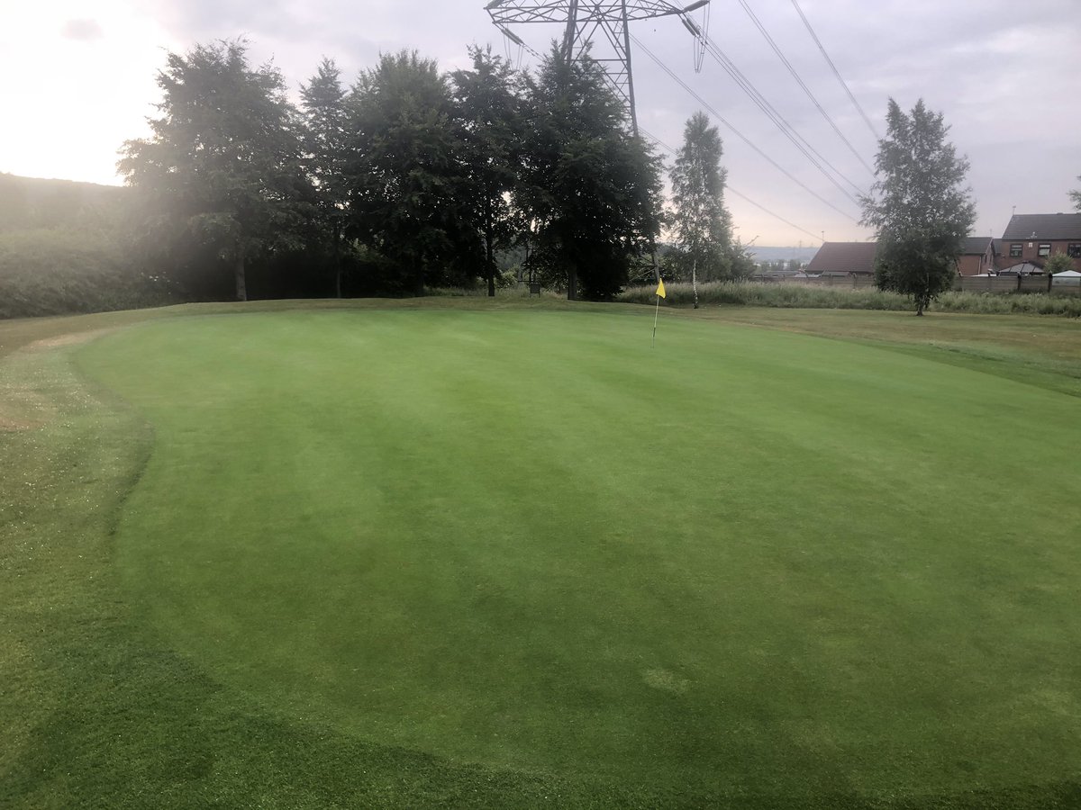 marks_sm1th's tweet image. Great stuff after missing a cut yesterday, really seeing any bents we have starting to kick off and great to see roots starting to respond. Long way to go, but we are just starting to turn in favour of the finer grasses @PhoenixGolfClub #soilfoodweb #microbiome  #composttea #air