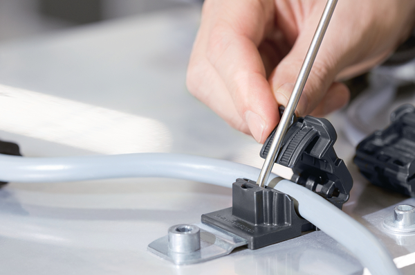 Verminder het aantal klemmen in uw inventaris met de Ratchet P-Clamp. Deze kunt u, vooraf bevestigen voordat u deze sluit, de diameter aanpassen en u kunt deze heropenen. Meer weten? klik hier: ow.ly/tw9D50AgjE6
-
-
-
#HellermannTyton #MADEFORREAL #Kabelmanagement