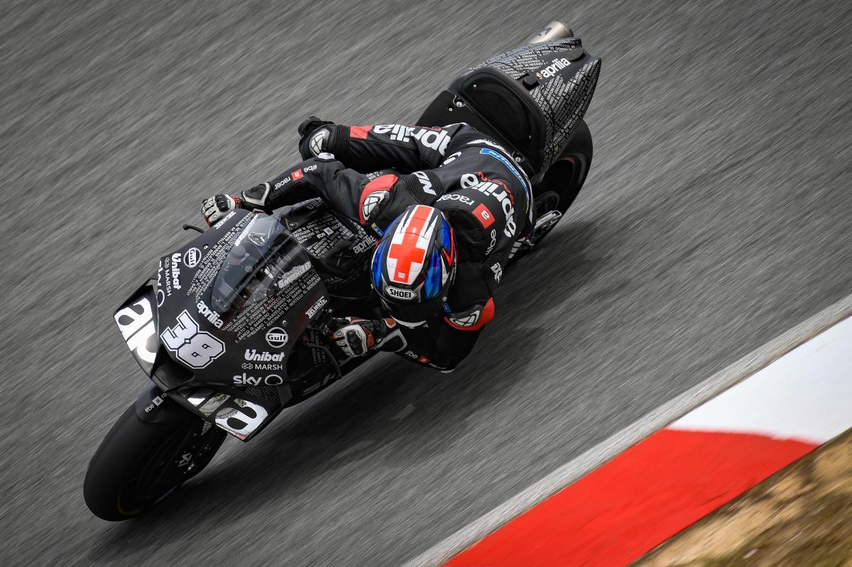 EpaddockIT's tweet photo. Smith confirmed for opening 2 MotoGP rounds of 2020.
The current rider of the WithU Motorsport team in #MotoE, will partner Espargaro at the GP de Espaรฑa and GP de Andalucia. Smith will ride the hugely promising #Aprilia RS-GP of the #Gresini team. #BS38
https://t.co/88c2WILrsQ https://t.co/5gZbZnT4s3