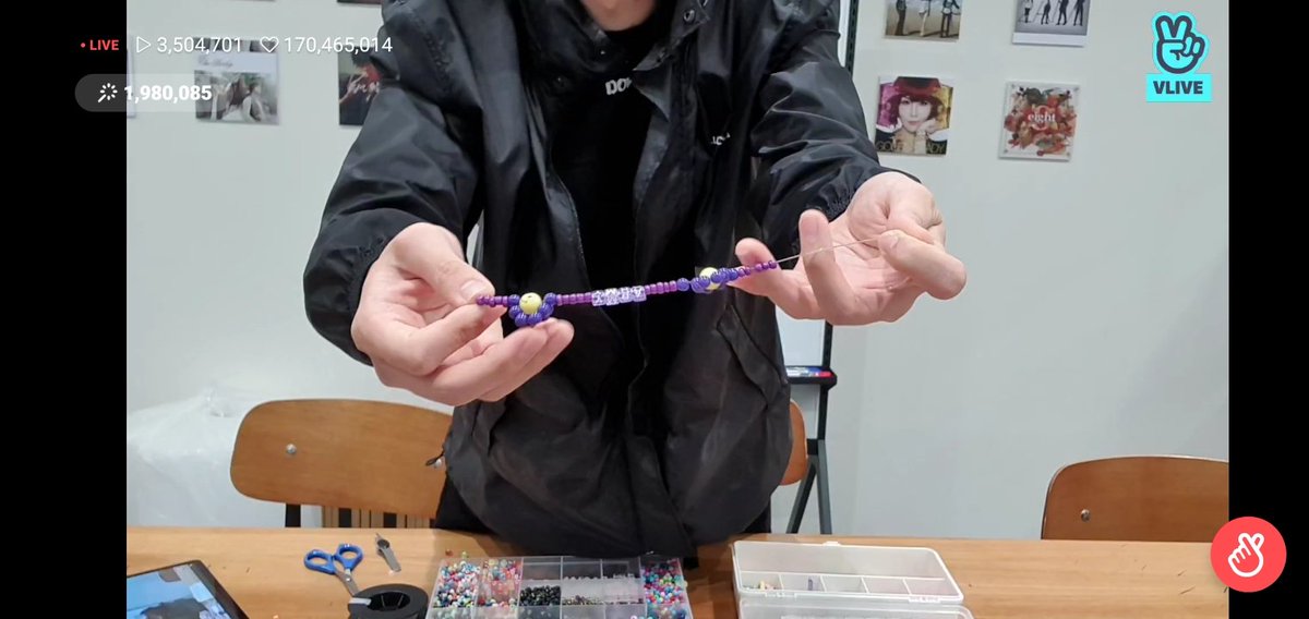 Sabri86Ale's tweet photo. Cada vez que lo necesito aparece Mi Solecito a iluminarse el día 
Gracias Mi Sol por este regalo lo que te extrañaba,ahora dormiré y despertar con una Sonrisa Gracias a vos My Hope...I LOVE YOU 💜💜
I PURPLE YOU 💜💜💜💜💜
☀️ #JHOPE  #BTS 
 #방탄소년단 
 #제이홉 @BTS_twt https://t.co/Z68RiGKjLK
