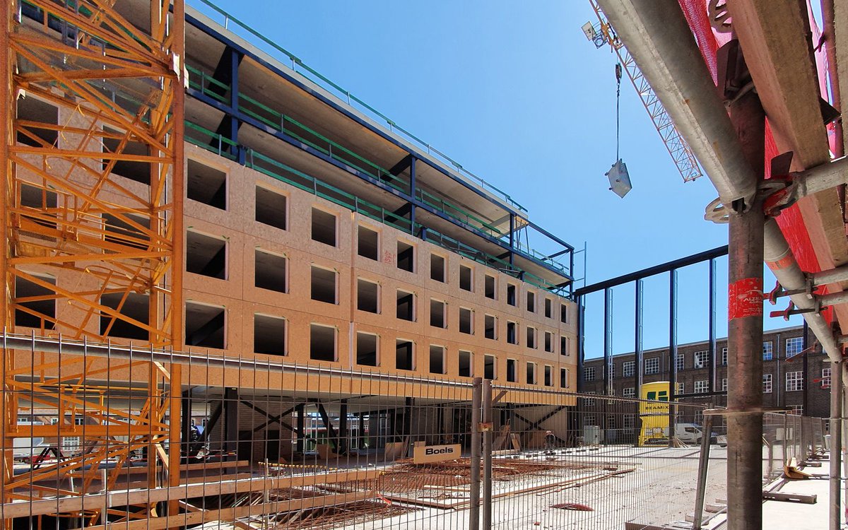 Het gaat hard! De bouw van het multifunctionele hotel- horeca-, werk- en woongebouw in Oisterwijk neemt serieuze vormen aan. Klik op de link voor meer informatie: buff.ly/3eEDzM9
#broekbakema #sustainable #architecture #renovation #oisterwijk