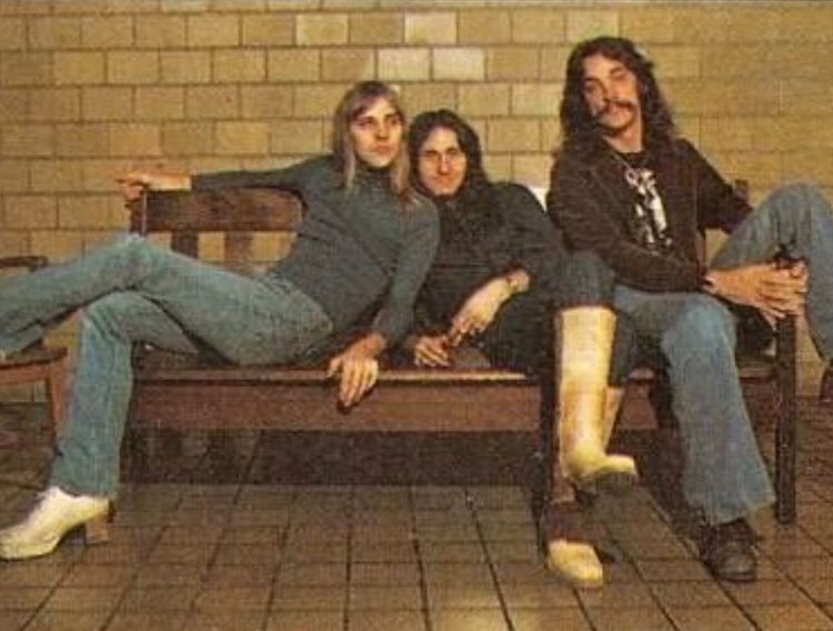 DarkSideofFilm's tweet photo. #RushinReverse
Alien Shore

You and I, we reject these narrow attitudes
We add to each other, like a coral reef
Building bridges on the ocean floor
Reaching for the alien shore

For you and me — We hold these truths to be self-evident
For you and me — 
#RushFamily https://t.co/B8w13XNHvM