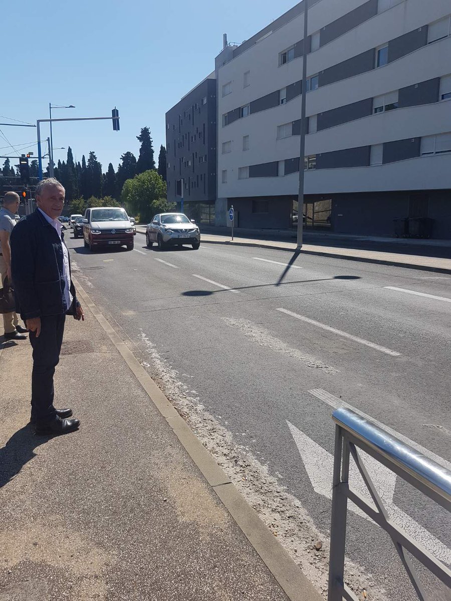 Modification de la piste cyclable temporaire carrefour Roqueturière avenue de la Justice / Saint-Lazare.
Retrait des balises sur 50 m et réutilisation de la piste existante le long du tram.
<a href="/VelociteMtp/">Vélocité Montpellier</a> @Mylene_Chardes <a href="/Majdoul34/">MAJDOUL Mustapha</a> <a href="/afpfr/">Agence France-Presse</a> <a href="/Midilibre/">Midi Libre</a> <a href="/AbdiElkandoussi/">𝔸𝕓𝕕𝕚 𝔼𝕝 𝕂𝕒𝕟𝕕𝕠𝕦𝕤𝕤𝕚</a> @GazetteLive34
