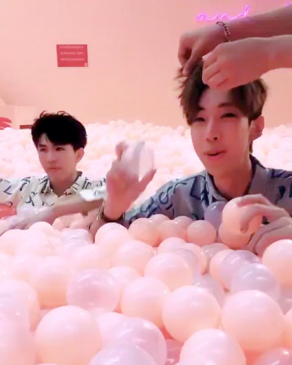 support_you42's tweet image. รูปแต่ละเซ็ตคือดีงามม๊าก ต้องได้ต้องโดนแล้วแหละ บีบคอตัวเอง แอ่ก!!! #saveG  #kazzmagazine