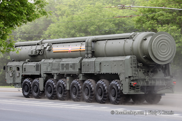 15U175M TEL for the RS-24 Yars ICBM. The missile is a three stage, ~2,000km range ICBM, understood to be equipped with four 100kT MIRVs, though reports have suggested as many as 10 smaller MIRVs.