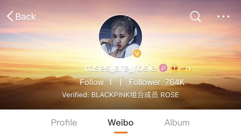 [WEIBO] ROSÉ weibo account is now verified and she posted her profile photo. Please follow Rosé on weibo if you haven’t yet. 🔗weibo.com/u/7460277193 Tutorial to create a weibo account below. 👇 #로제 #ROSÉ