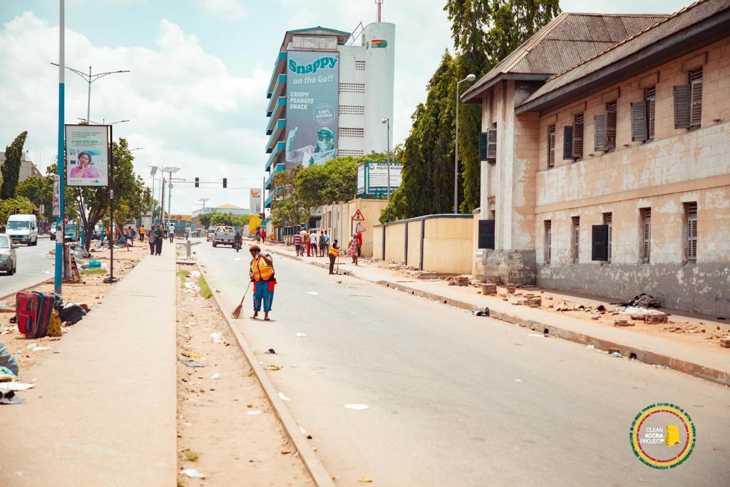 Chief919267's tweet image. It's very important to protect the health and safety of our neighbors.
So let's learn to organize a weekly clean up exercise to safeguard our communities. @ZoomlionLtd @iamaryee @RoyaltyEmess @grace_me55 @BakuoroS @BannermanMiguel @adamsnyamoo #CleanAccraProject