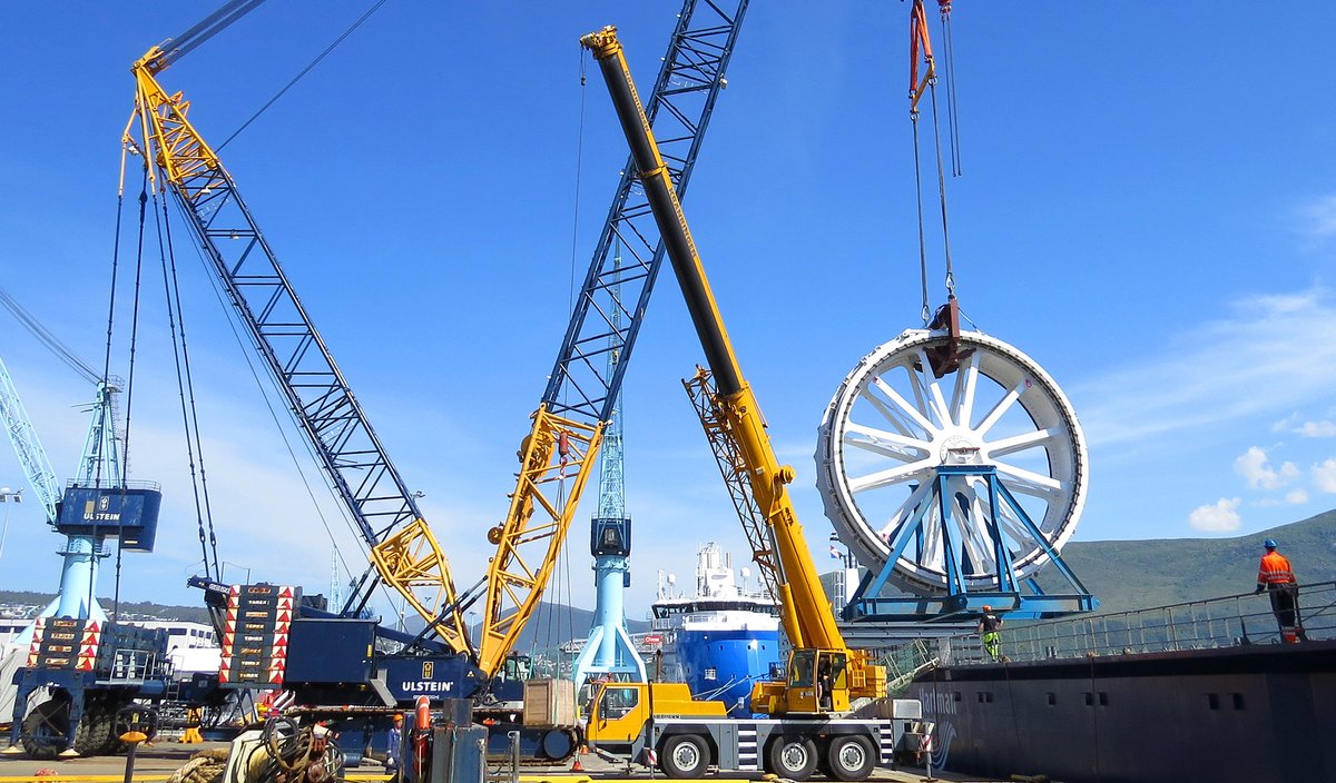 VesselFinder's tweet photo. Topside equipment for cable laying ship Nexans Aurora offloaded at Ulstein Verft
https://t.co/ze4FxXWTFZ #CableLayingShip #NexansAurora #UlsteinVerft #HeavyLift https://t.co/0H9hVbVNjA