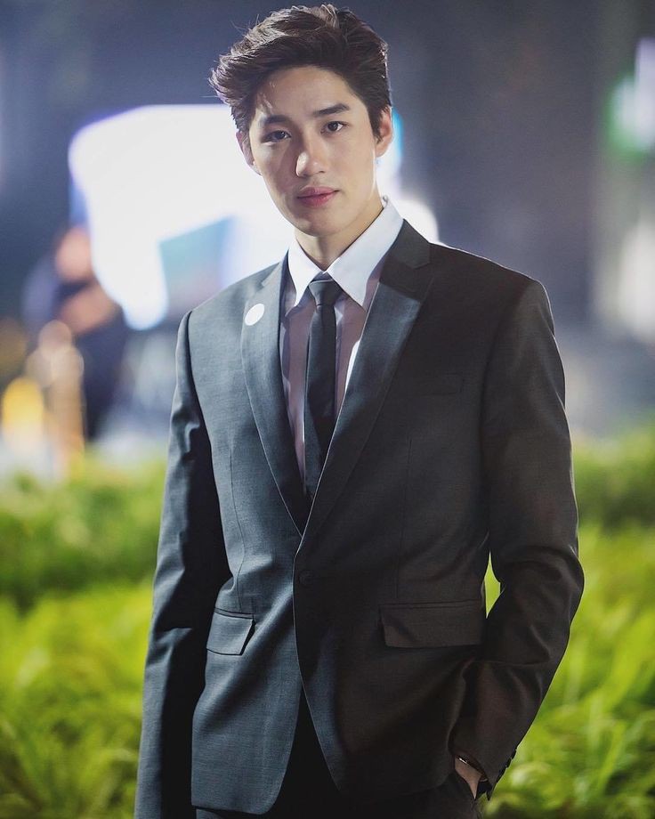 Thanapob Leelutanakajorn (Tor)14 Feb 1994Portfolio  https://www.youtube.com/playlist?list=PLCUIsYHYpxJNFamSOKiSaDU7Aj29m9cJpFirst Gen