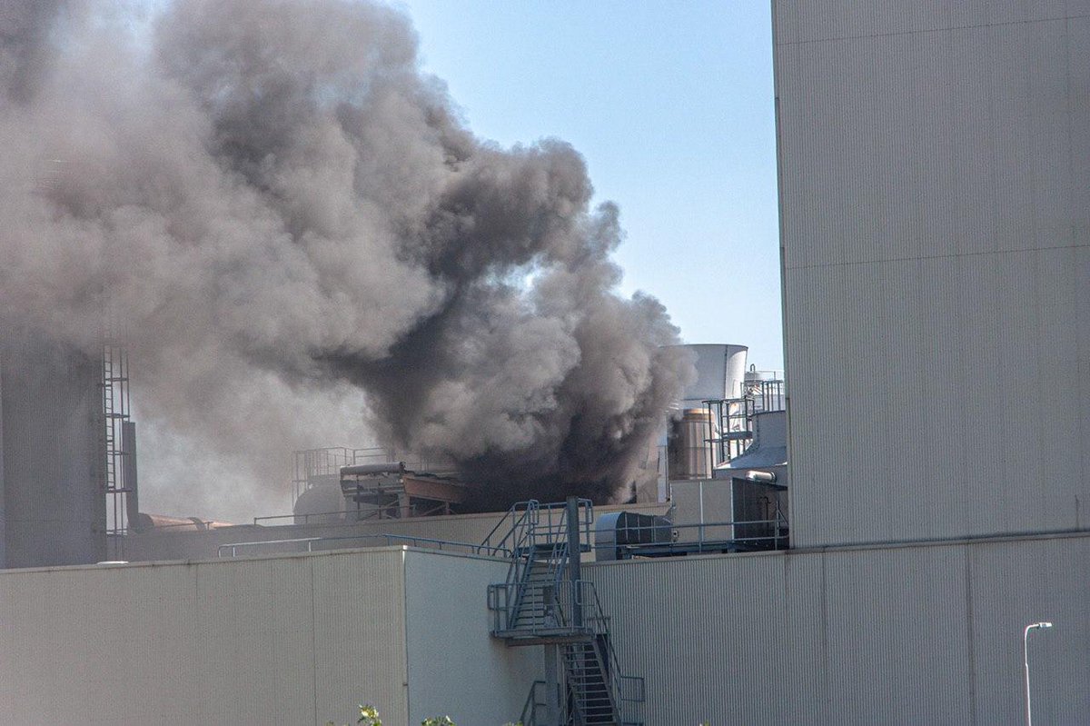 Grote brand bij zuivelfabriek DOC in Hoogeveen - #Drenthe -..