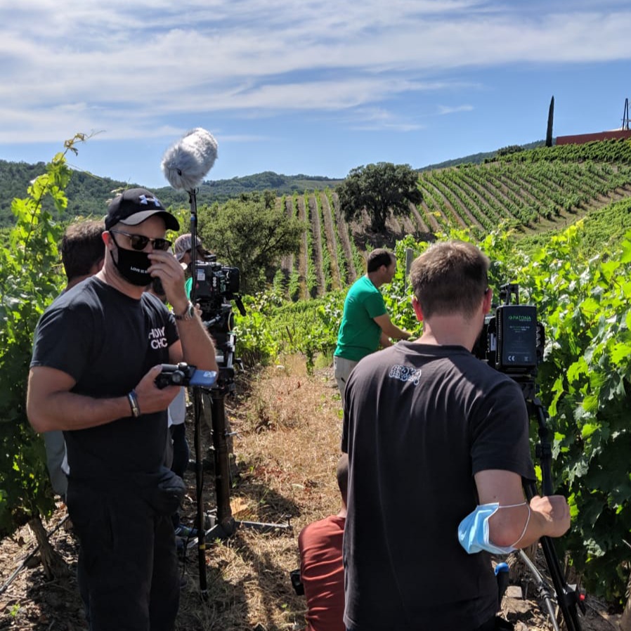 Scene da backstage del programma “L’Italia che piace” prodotto da <a href="/Raicomspa/">RaiCom</a> per promuovere all’estero le eccellenze del nostro Paese. Rocca di Frassinello, cantina d’autore della rete #ToscanaWineArchitecture è orgogliosa di raccontare l’Italia del vino!

roccadifrassinello.it