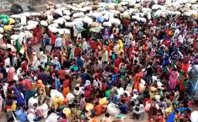 ndtv on twitter labourers crowd up station no social distancing mp says can happen https t co ahbiee7vbu twitter