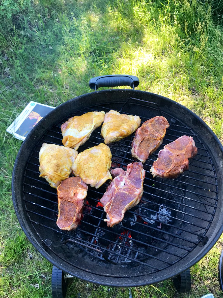 Minori در توییتر エクアドル 人のボスが誘ってくれてエクアドル式のバーベキュー 鶏肉 豚肉 羊肉 牛肉 とにかく肉 ソースはチミチュリとアヒの2種類 超美味しい 黄色いバナナplatano Madurosにチーズを挟んでグリルした料理も フィンランドの共同 Minori در توییتر エクアドル 人のボスが誘ってくれてエクアドル式のバーベキュー 鶏肉 豚肉 羊肉 牛肉 とにかく肉 ソースはチミチュリとアヒの2種類 超美味しい 黄色いバナナplatano Madurosにチーズを挟んでグリルした料理も フィンランドの共同