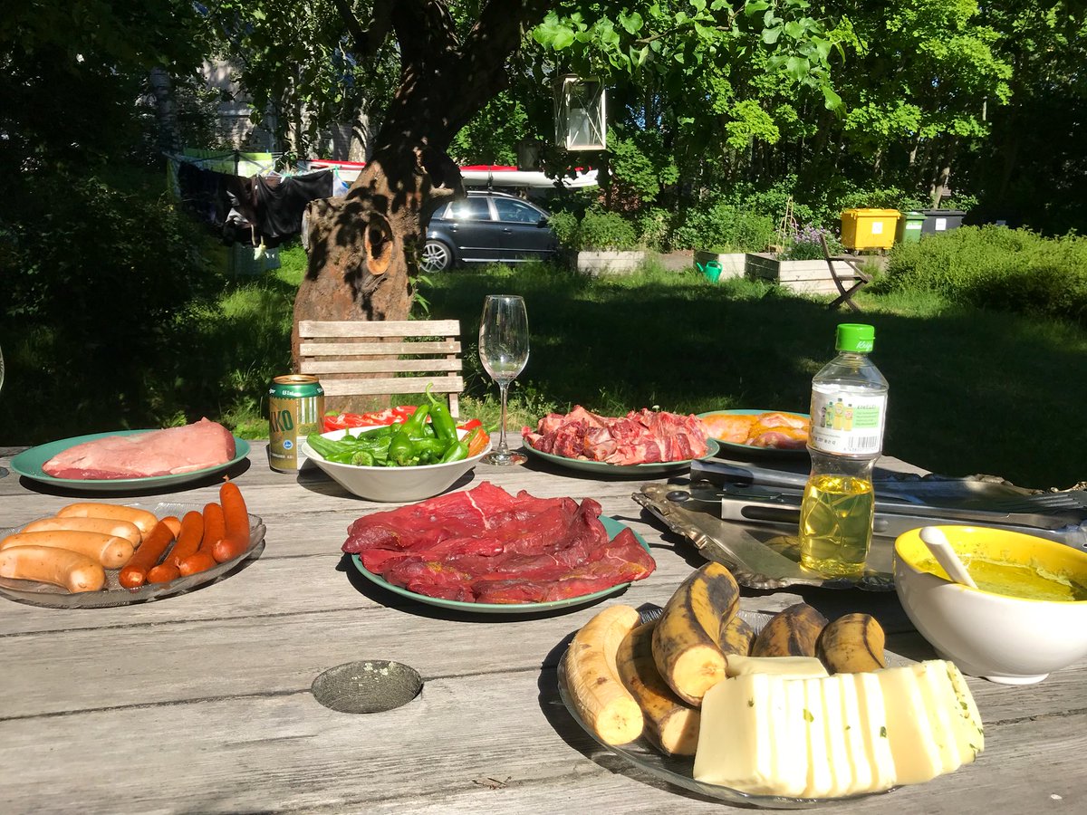 Minori در توییتر エクアドル 人のボスが誘ってくれてエクアドル式のバーベキュー 鶏肉 豚肉 羊肉 牛肉 とにかく肉 ソースはチミチュリとアヒの2種類 超美味しい 黄色いバナナplatano Madurosにチーズを挟んでグリルした料理も フィンランドの共同