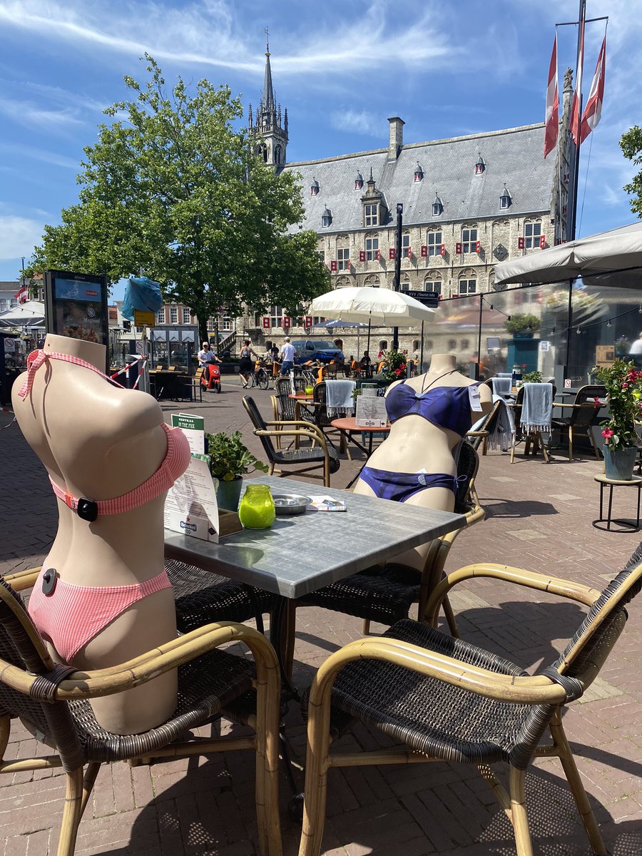 hanstibben's tweet photo. Gezellig op het terras in #Gouda live life love #headlessway https://t.co/avnsuUaWMe