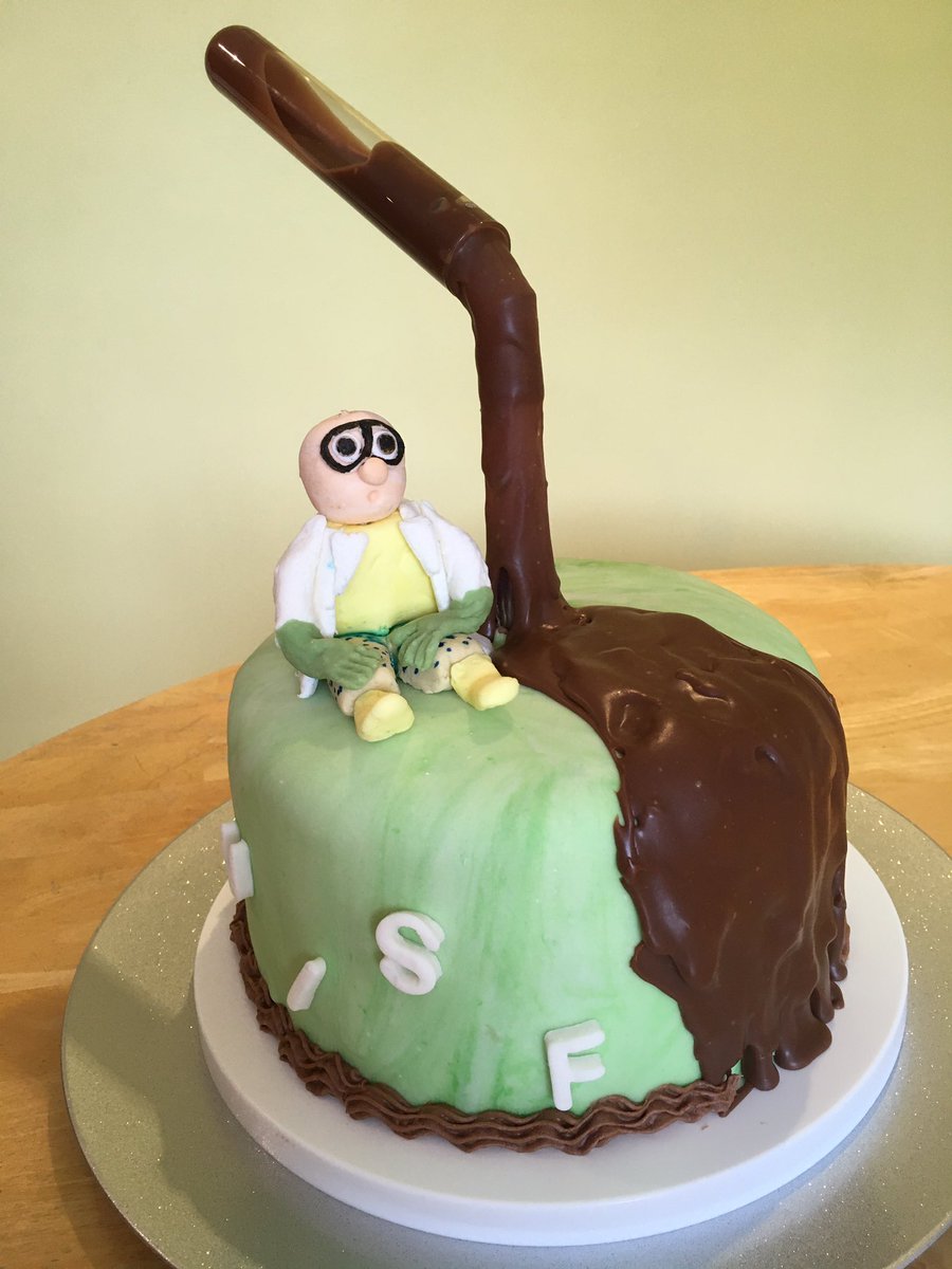 ThornhillDerry's tweet photo. After much deliberation we are pleased to announce the winner of our #ScienceBakeOff is Ellen 10A who will receive £25 which has been sponsored by Coleen’s Cupcakes. The combination of homemade jam, coulis, caramel, lemon curd, lime jelly, choc ganache and a scientist was fab! 👏 https://t.co/dor4gQSc1u