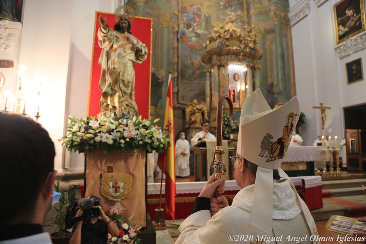 architoledo's tweet photo. #SagradoCorazonDeJesus 

Galería fotográfica de la solemne Misa, presidida por @Obispofcerro, en el santuario diocesano de los Sagrados Corazones, el pasado 19 de junio: solemnidad del Sagrado Corazón de Jesús.

Gentileza de @Olmosfotografia 
👇
https://t.co/qGmk1Jzwku https://t.co/Nx2ke3qa2z