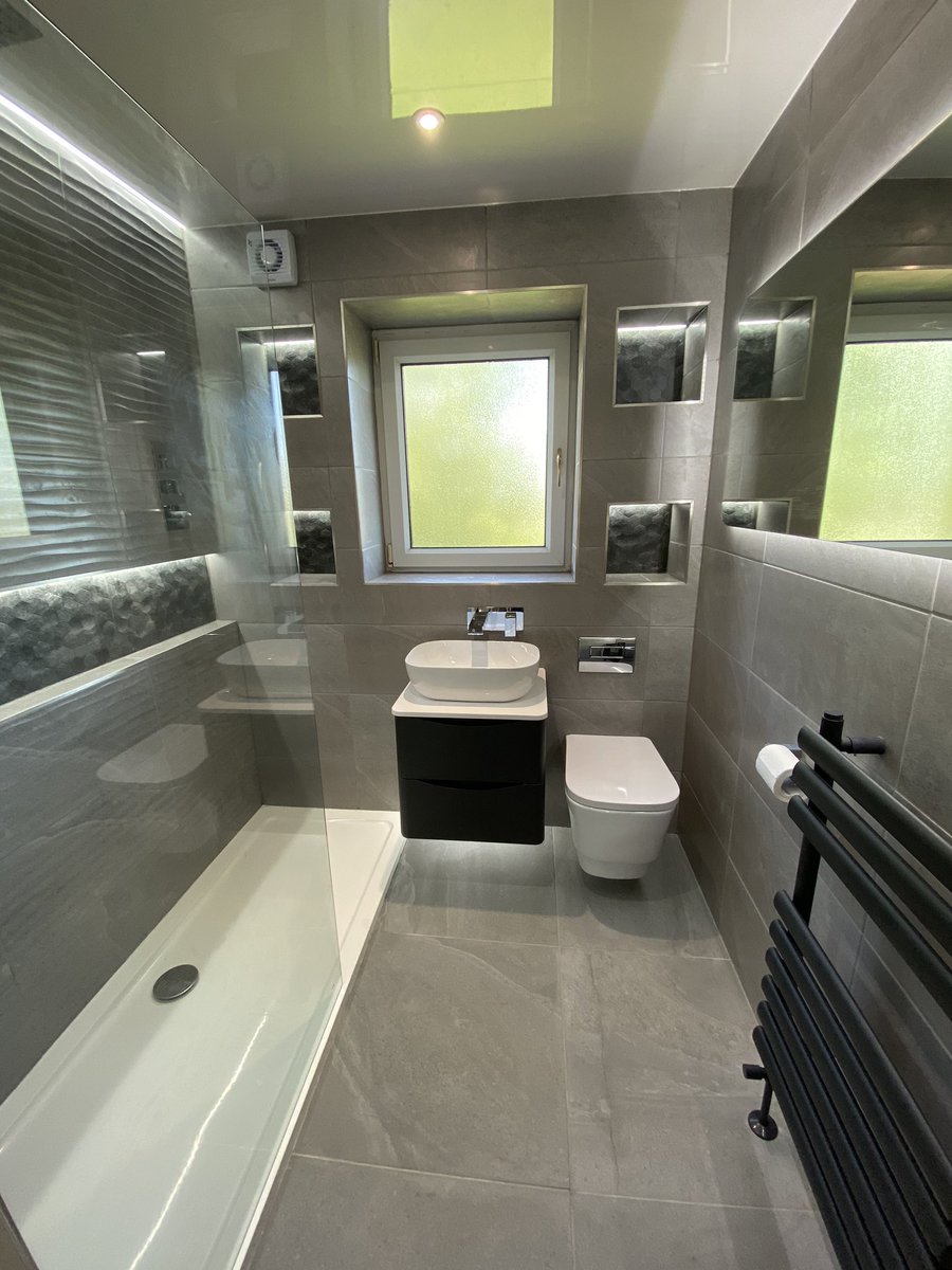 JordanJimmyKane's tweet image. Finallyyyy back fitting bathrooms after a long few months off, here’s the before and afters of this weeks job
